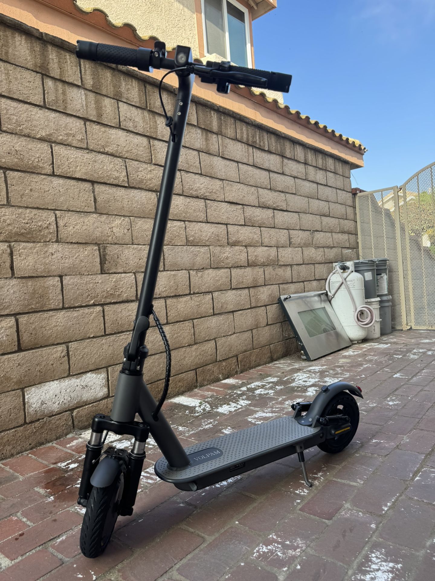 Double shock-absorbing electric scooter