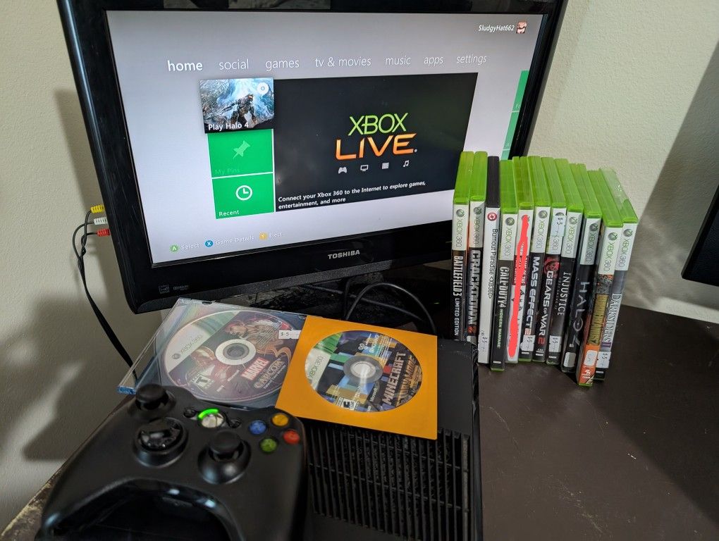 Xbox 360 Slim Bundle w/games