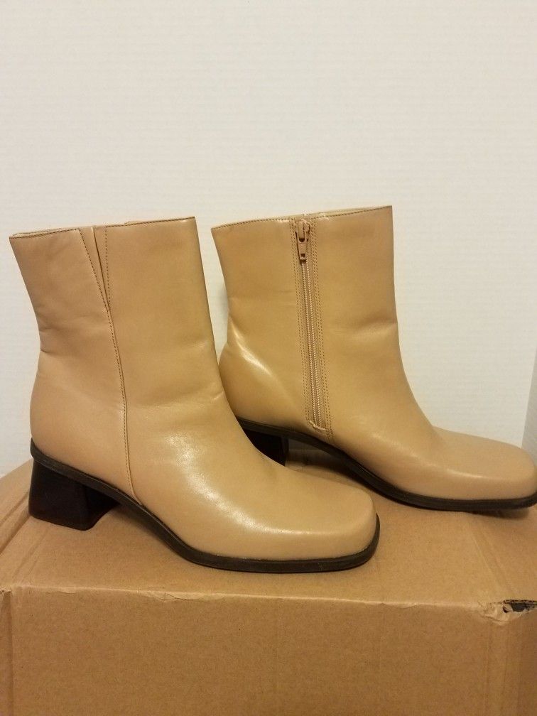 New Naturalizer Camel Women's Booties 