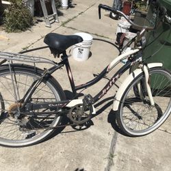 Two vintage bikes, Schwinn and huffy