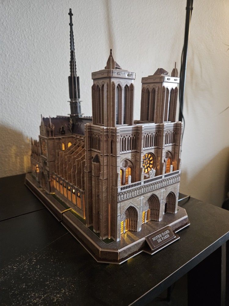 Notre Dame Model Puzzle