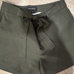 Banana Republic Olive Green Size 8
