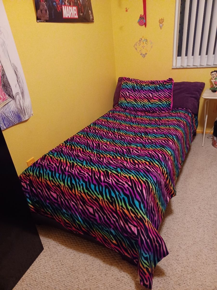 Twin Bunk Beds