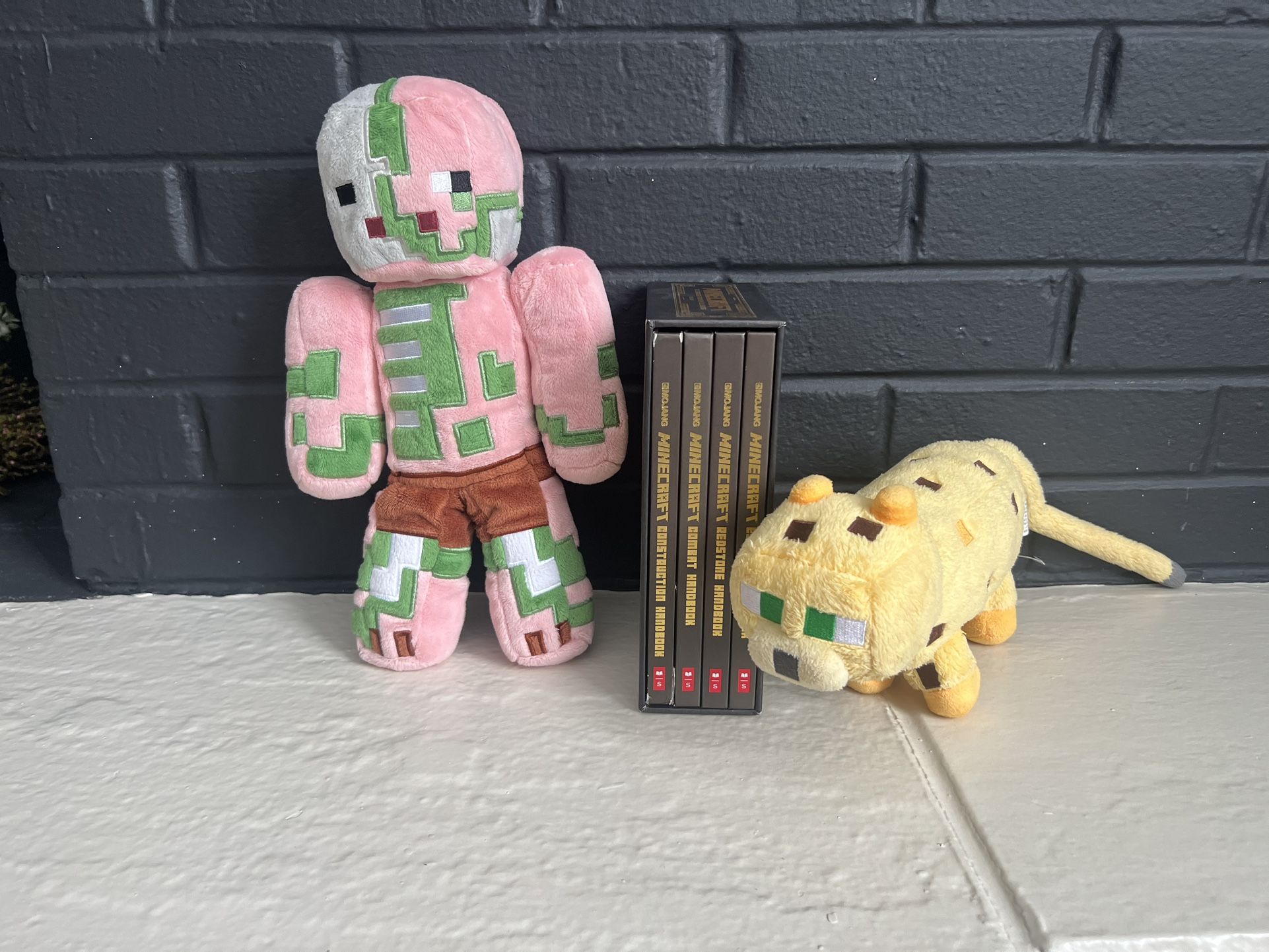 Minecraft - Book Set and Two Plushies