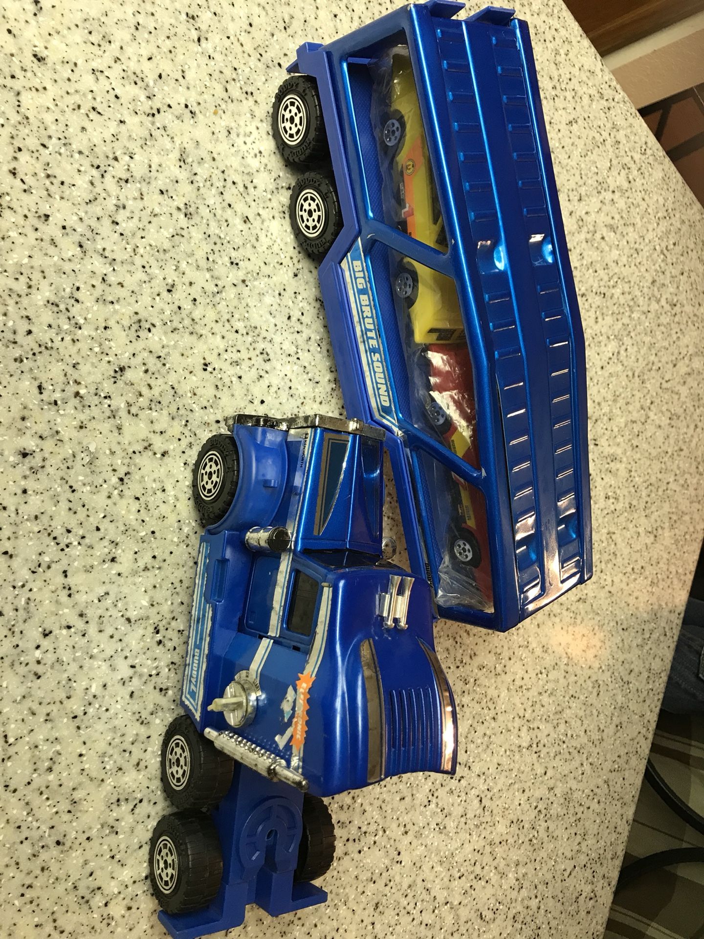 TRUCK/TRAILER