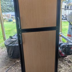 Dometic Refrigerator 120 VAC/Propane 