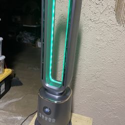 Oscillating Space Heater With Remote Control  Preowned Like New Condition 