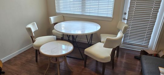 White furniture set