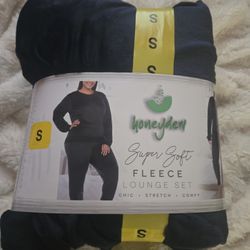 SIZE SMALL  , BRAND NEW  , GREAT PRICE  .