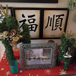 2 Christmas Reindeer Decorations 