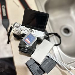 Canon M6 with len kit 15-45 and accessories