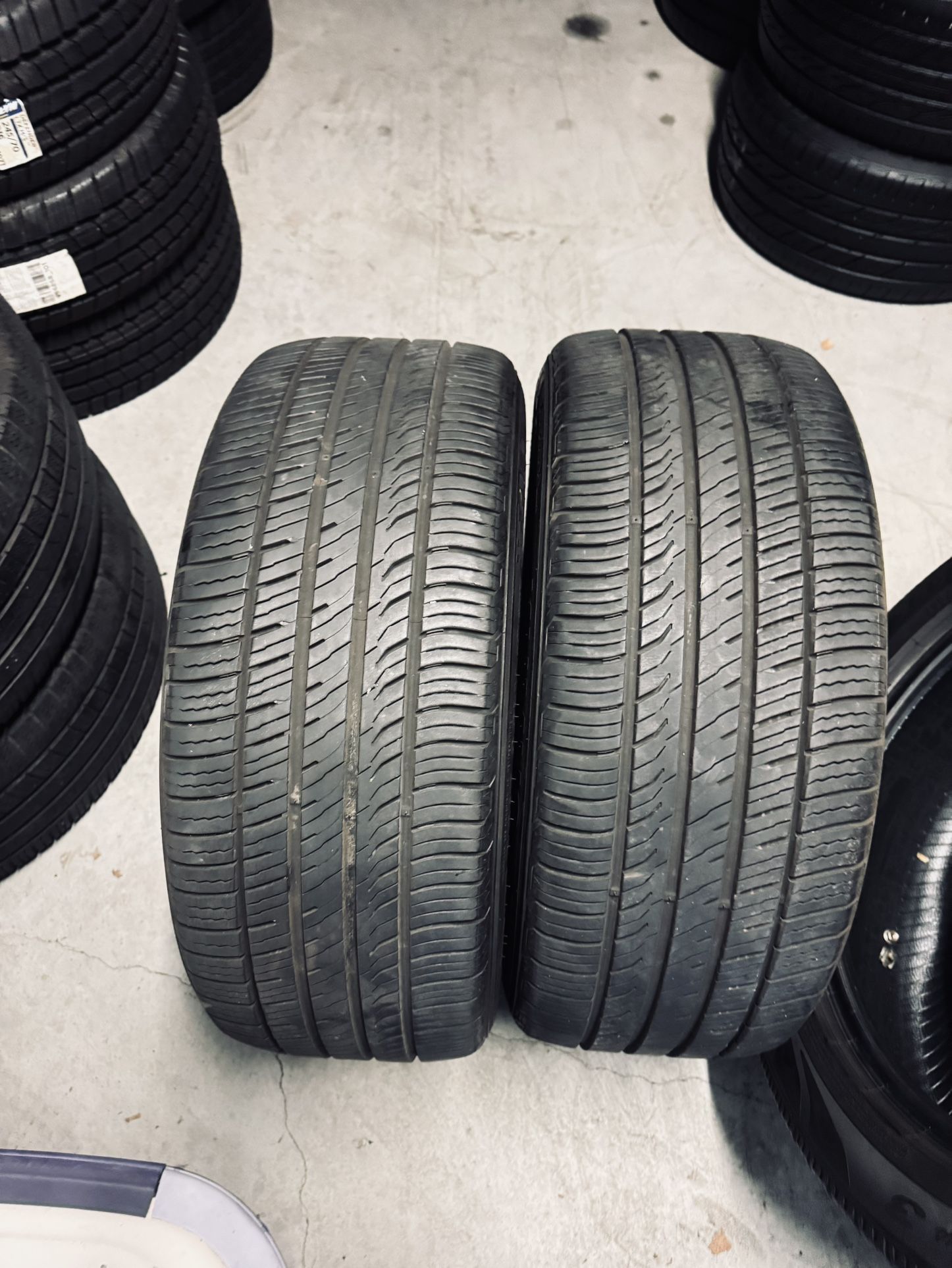 235/65/17 Kuhmo Ecsta 80-90% Tread (2)