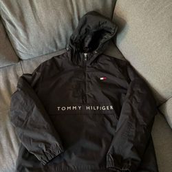 Tommy Hilfiger Men’s Retro Lightweight Taslan Hooded Popover Water Resistance Windbreaker