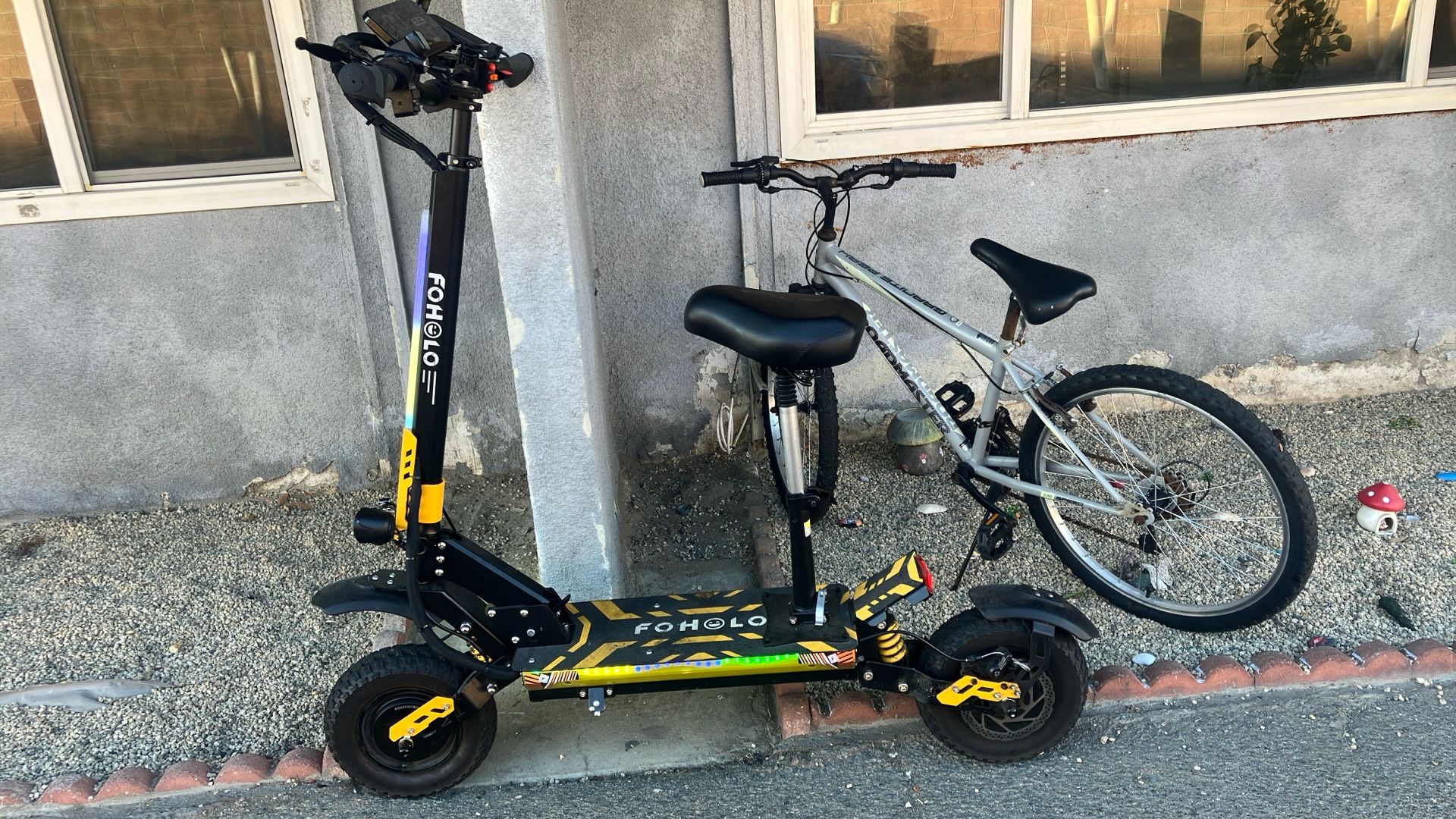 Needs Headlights Fixed And Kick Stand Comes With Keys Charger And Krypton Lock