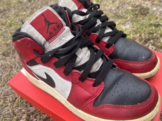 Nike Air Jordan 1 mid chicago black toe