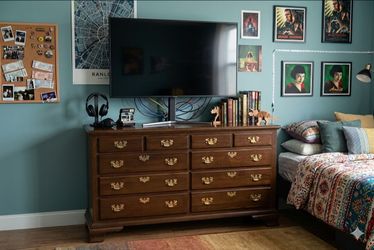 (Vintage dresser) The first picture is a A.I. visual of how this dresser can look in a room....
(60 x 20 1/4 Inch & 33.5 inch Height)
Vintage wooden 1
