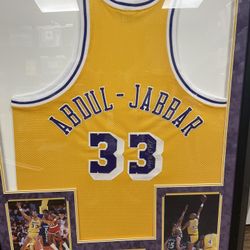Kareem Abdul -Jabbar Signed Jersey 