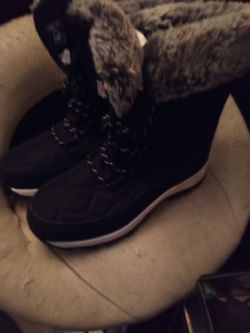 Earlde size 10.5 women's snow boots brand new