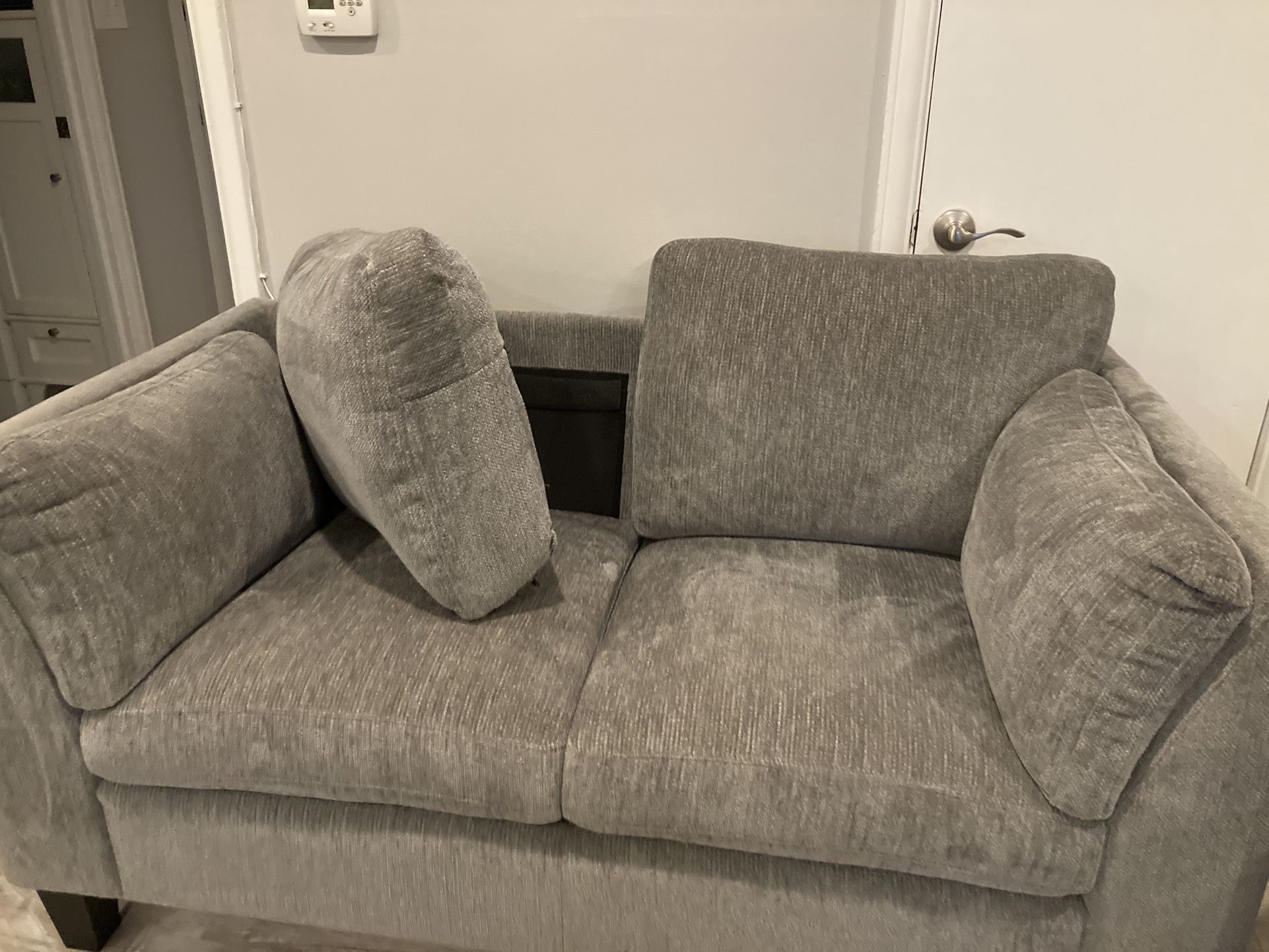 Loveseat/Chair Lakeview, Daria/New for Sale in Seattle, WA - OfferUp