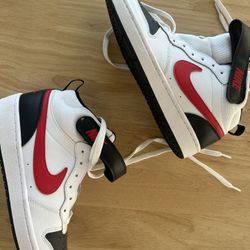 Nike Mid Court Borough