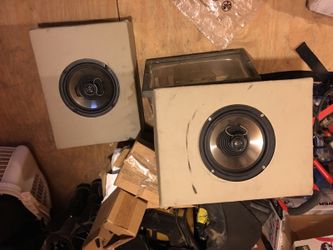 2 8 inch. Subwoofer and boxes
