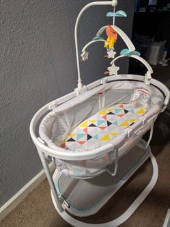 Fisher Price: Soothing Motions Bassinet