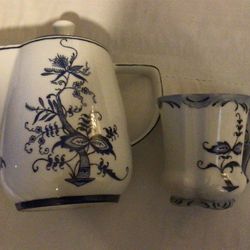 MELITTA COFFEE POT~ WHITE PORCELAIN & BLUE Cobalt FLORAL~ MADE IN GERMANY~PERFECT Condition 