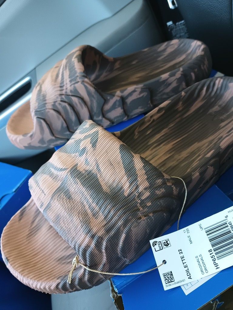 Adidas Adilette 22 Men Size 11..12
