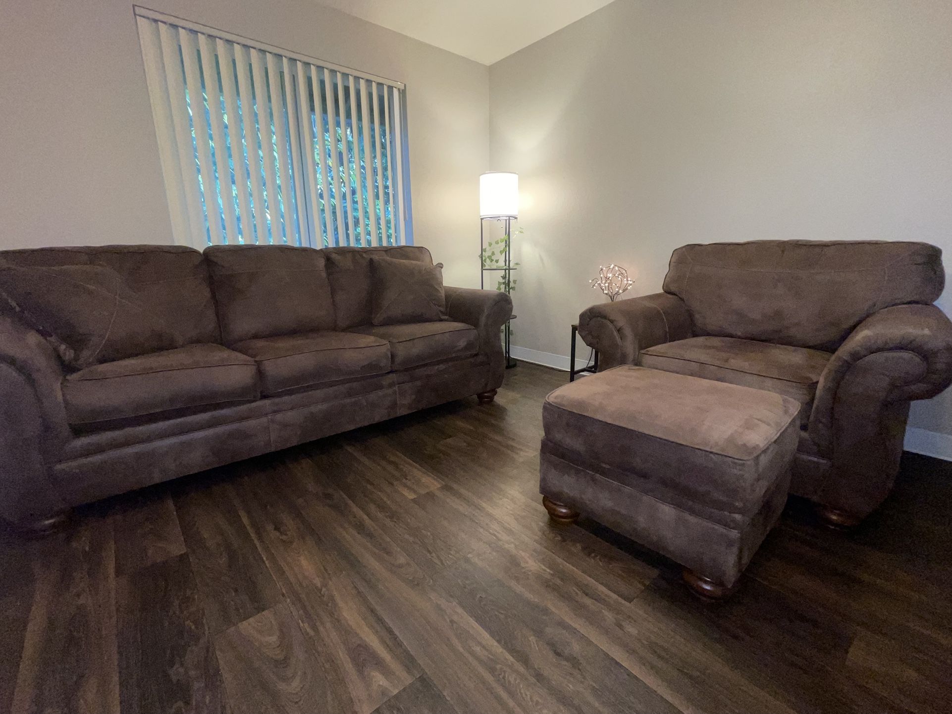 3pc Traditional/Modern sofa set