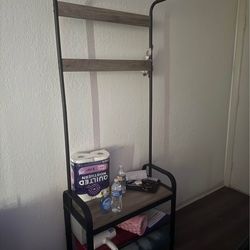 Shoe rack / coat hanger
