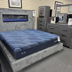 Queen/King Bedroom Set. 🚚WE DELIVER🚚