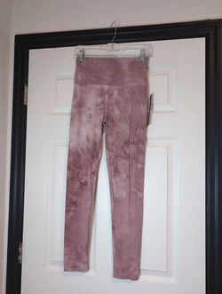 Small/medium NWT pink marble leggings