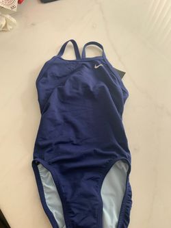 Girls Nike size 8 NEW SWIMMING SUIT