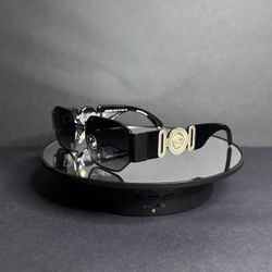 🕶️ Gafas de sol cuadradas con montura negra brillante