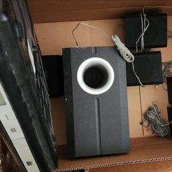 Audiovox multiple speaker cd player