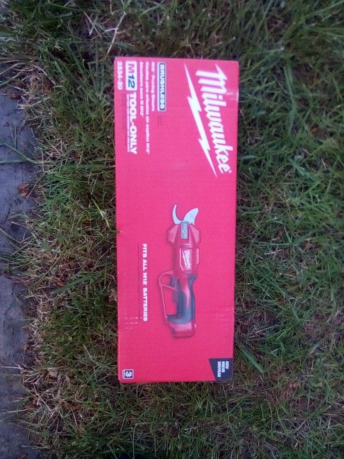 Milwaukee Brushless Pruner Shears