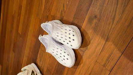 Men’s canes, water shoes