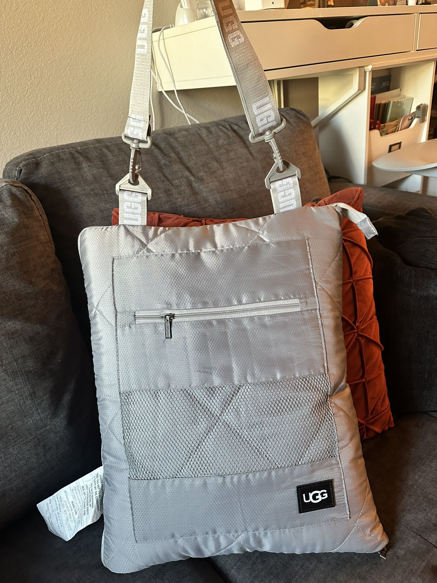 Ugg Mischa Quilted Outdoor Blanket for Sale in Los Angeles CA OfferUp