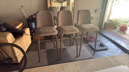 3 bar stools