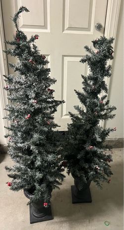 🎄 Set of 2 Frosted Christmas Trees in Decorative Urn Planters 🎄