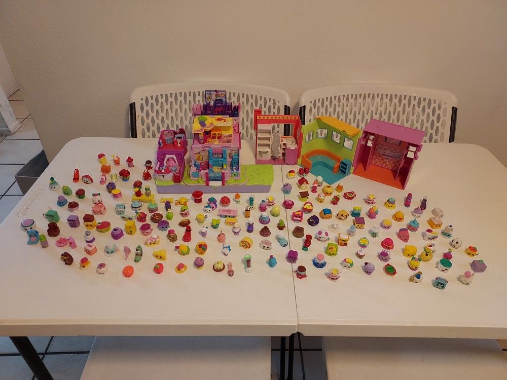 Shopkins With Fold Out Play Houses