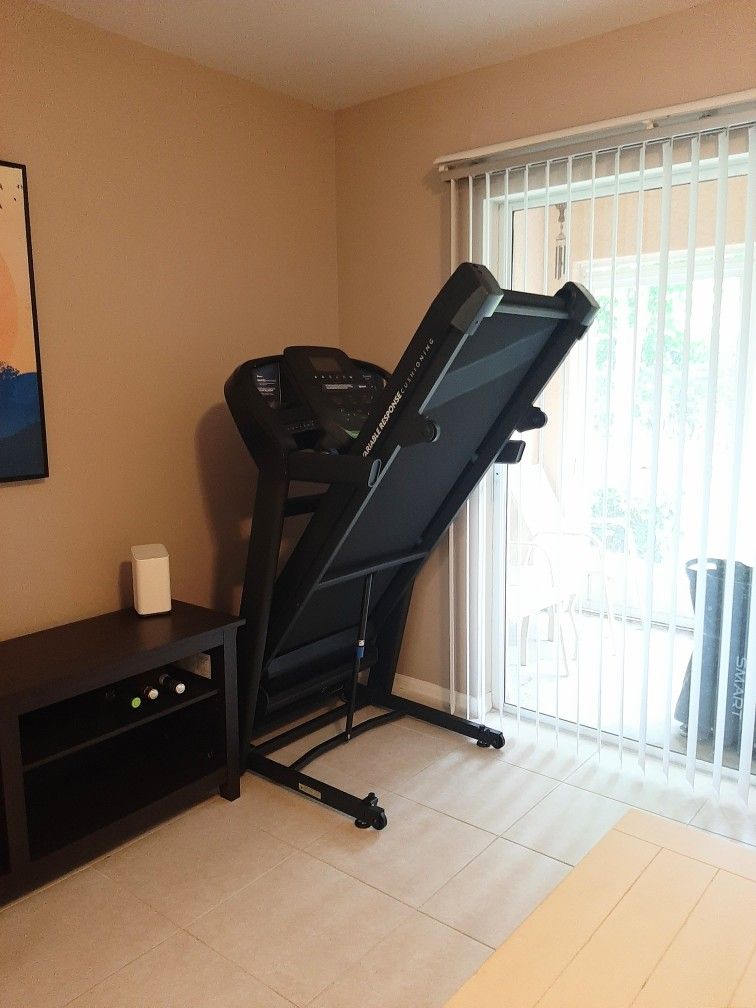 Horizon Fitness T202 Treadmill