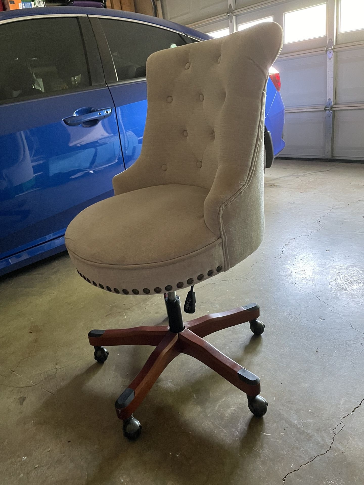Button Tufted Office Chair with Wood Base 5 Roller Caster Wheels Desk Upright