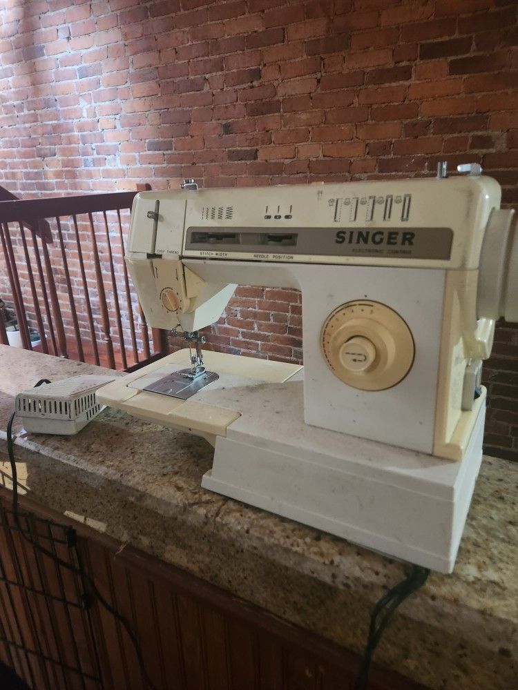 Singer 252c Sewing Machine