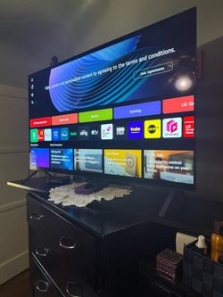 Flat screen smart tv