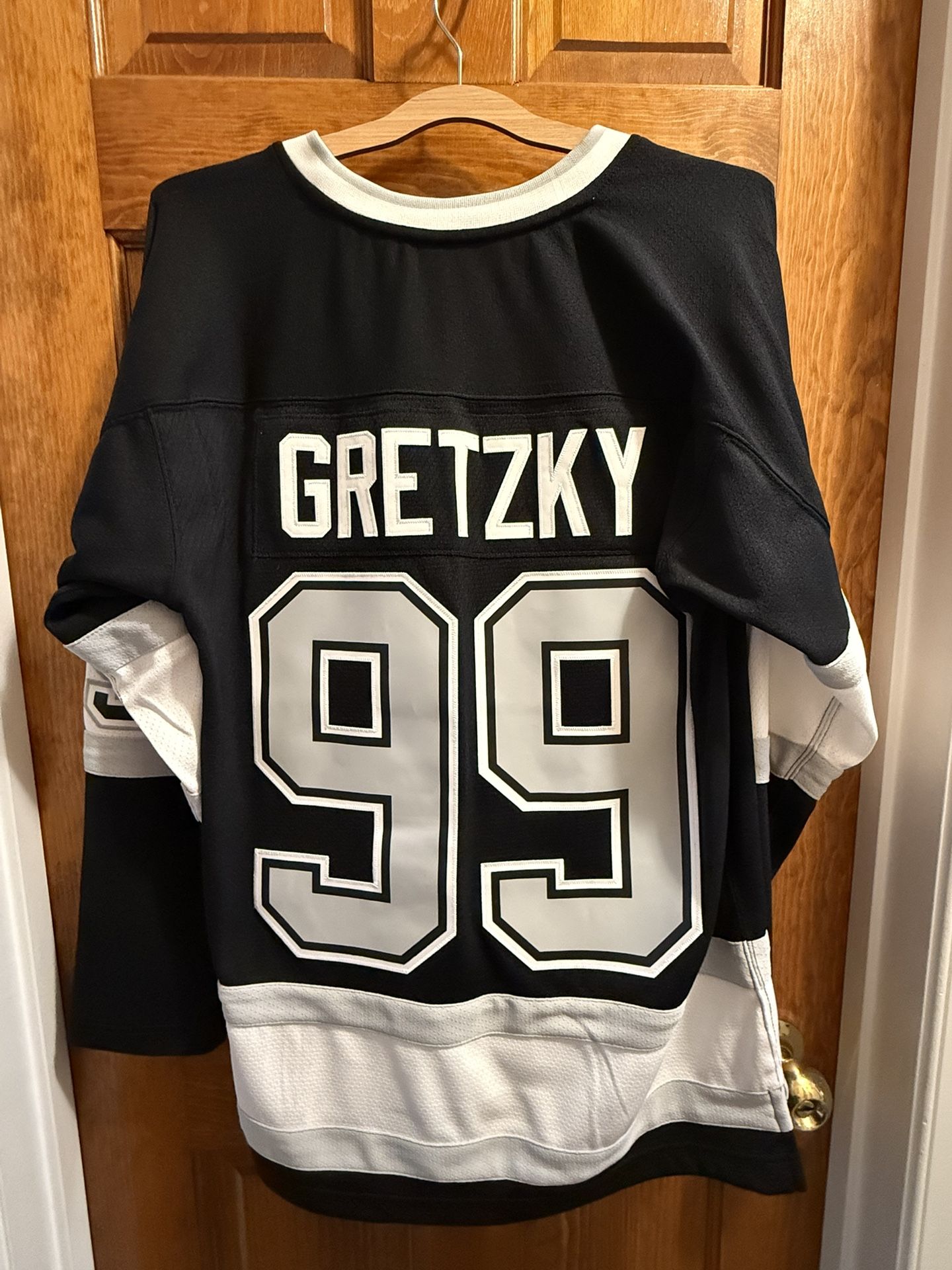 Mitchell & Ness Wayne Gretzky Kings Jersey (M) – Excellent Condition
