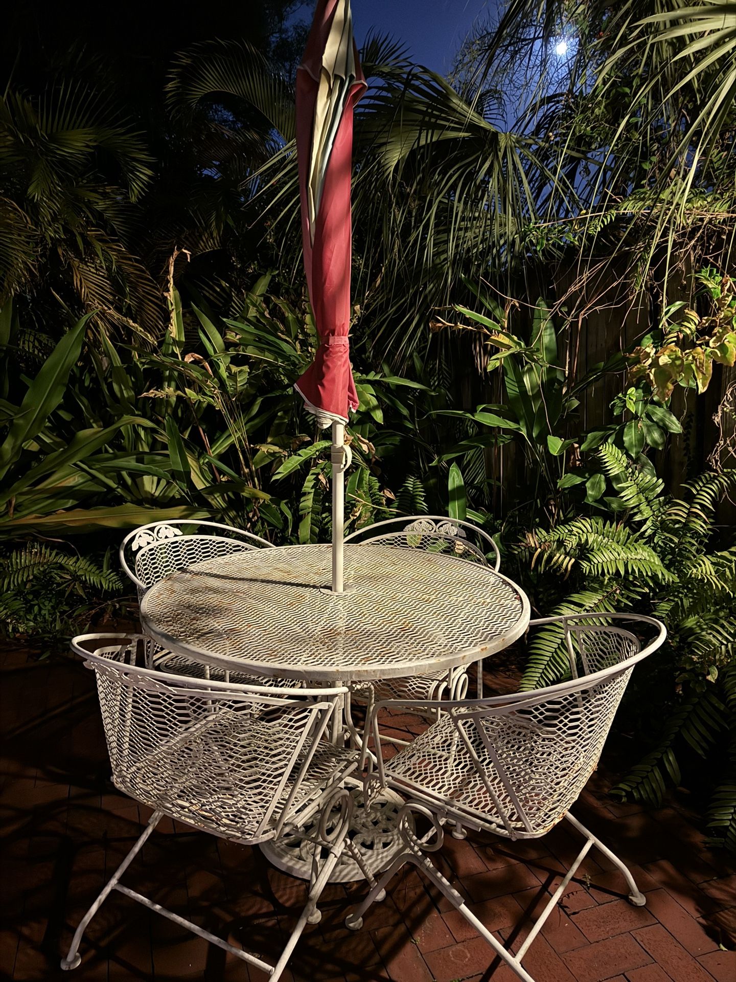 Juego De Patio De Hierro ( Gratis ) ( FREE) for Sale in Miami, FL OfferUp