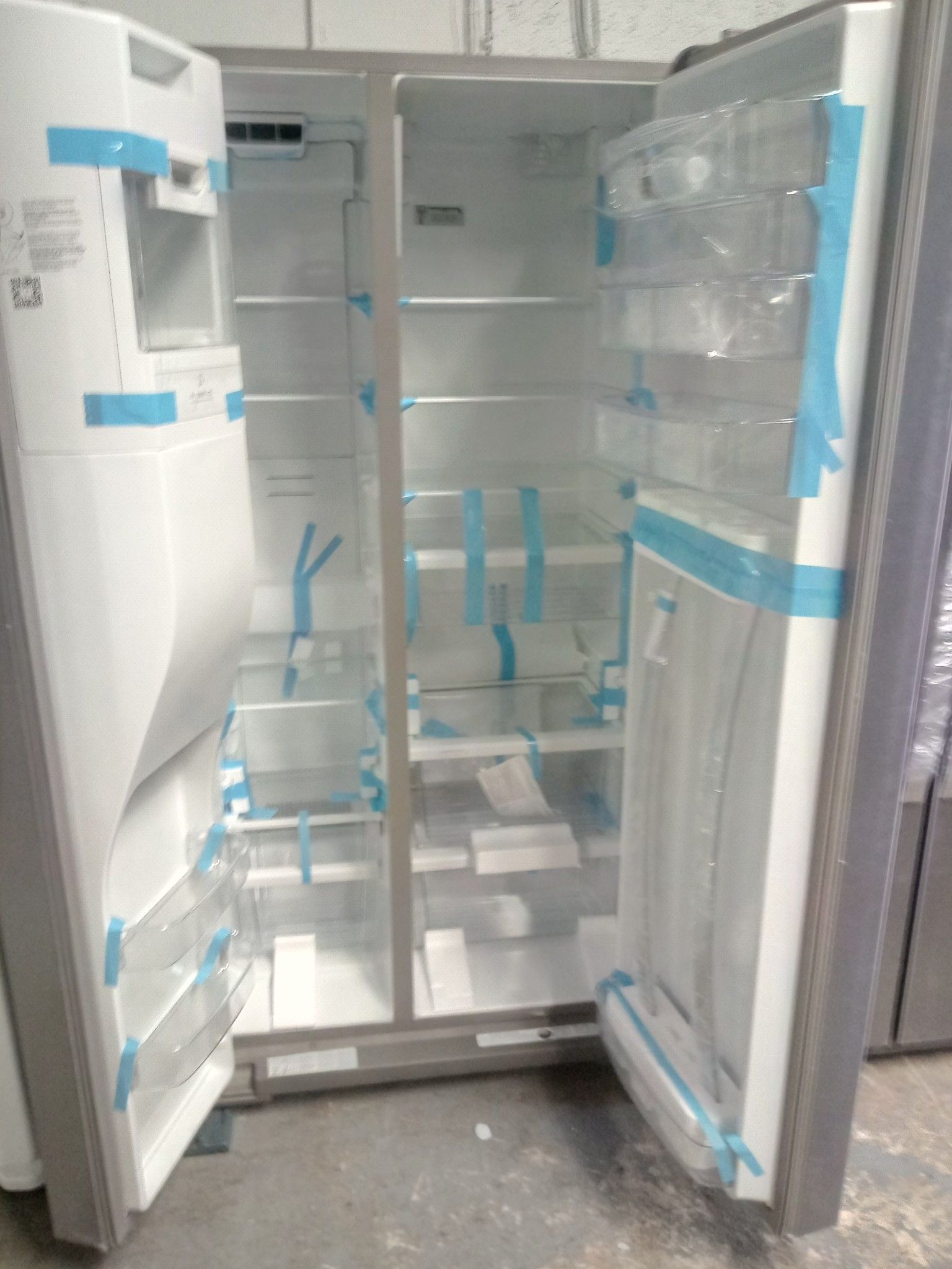 NEW SCRATCH AND DENT WHIRLPOOL COUNTER DEPTH SIDE BY SIDE DOORS FRIDGE 36 IN W/1 YEAR WARRANTY