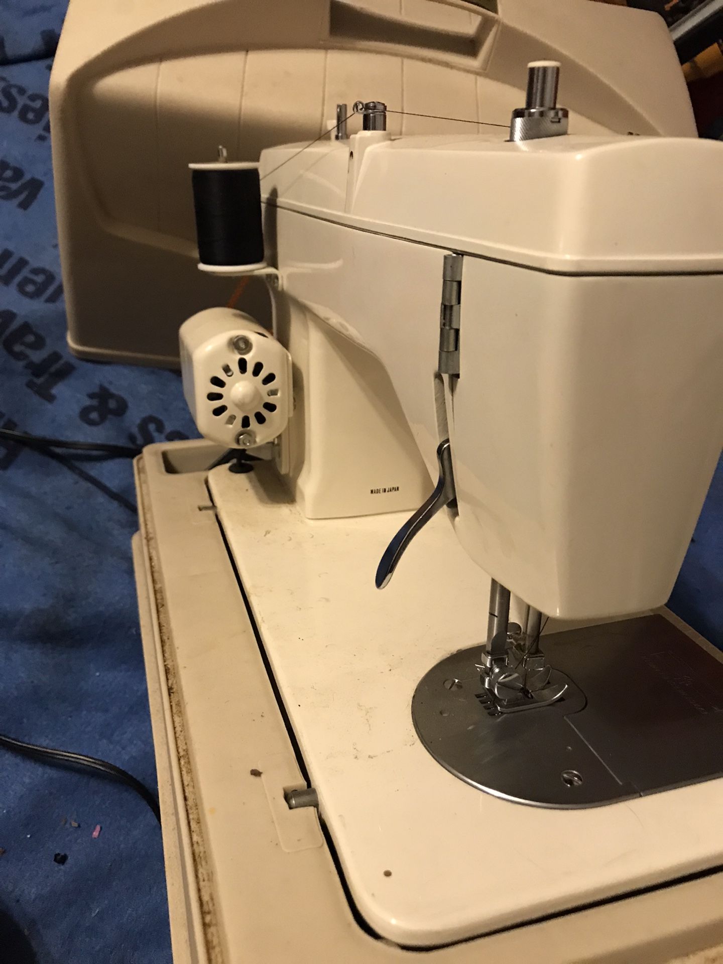 Montgomery Ward 1960's Vintage Sewing machine - www.ice4pros.com.br