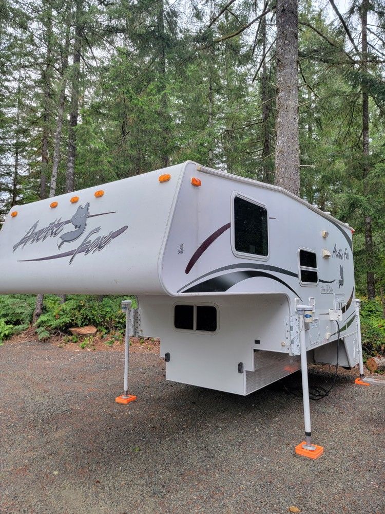 2008 Arctic Fox 990 Silver Fox Edition